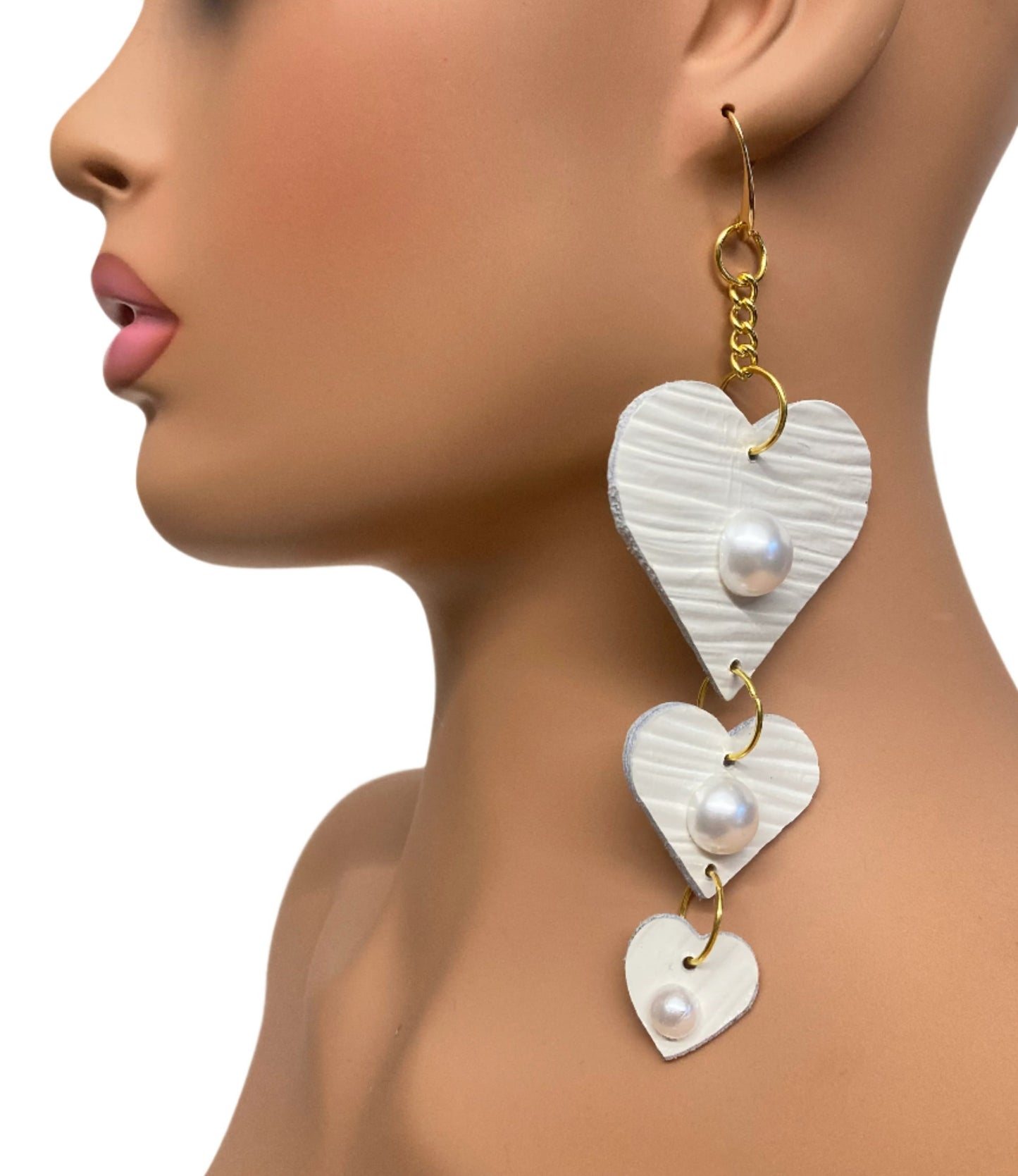 WHITE LEATHER HEARTS WITH PEARLS