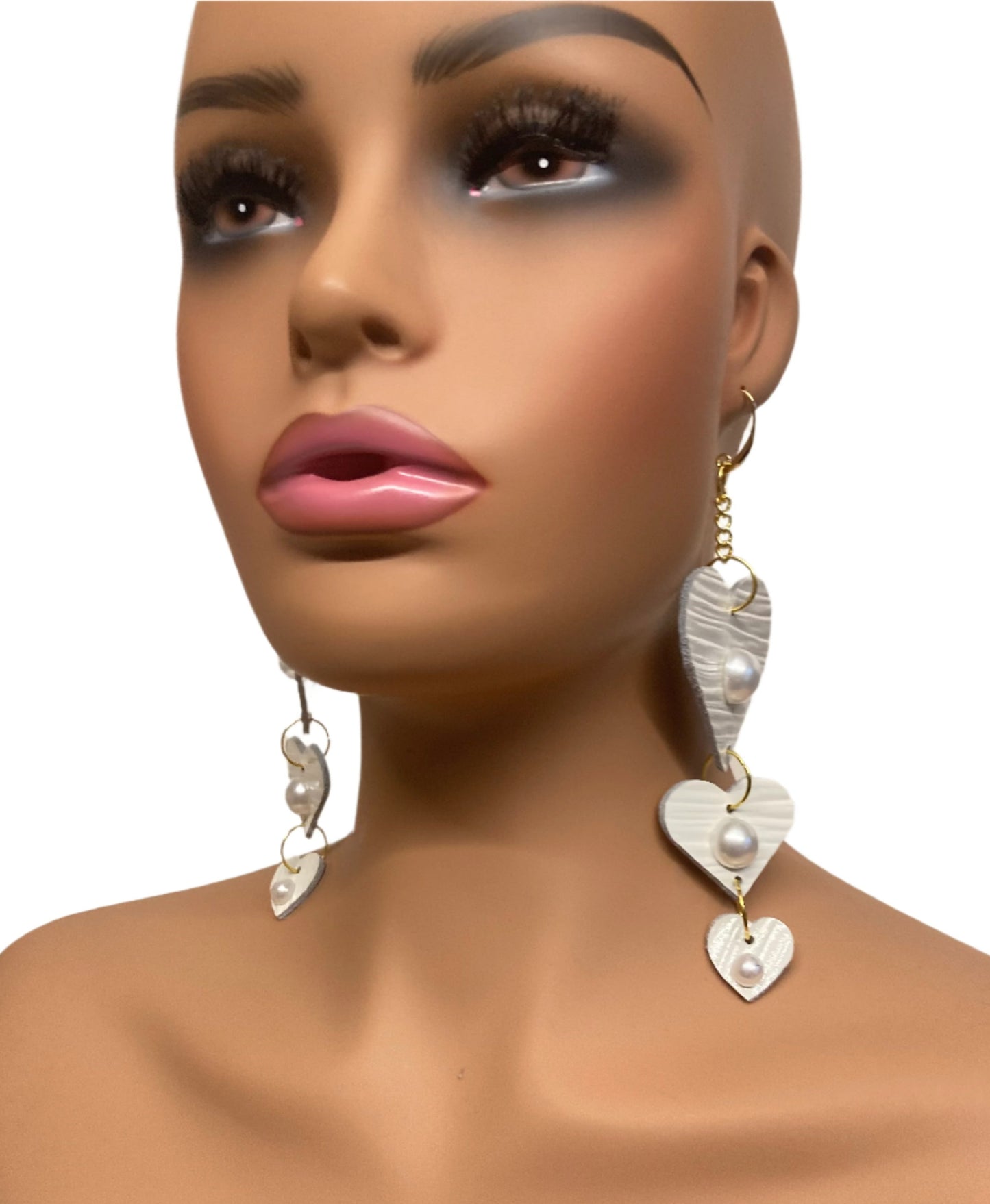 WHITE LEATHER HEARTS WITH PEARLS