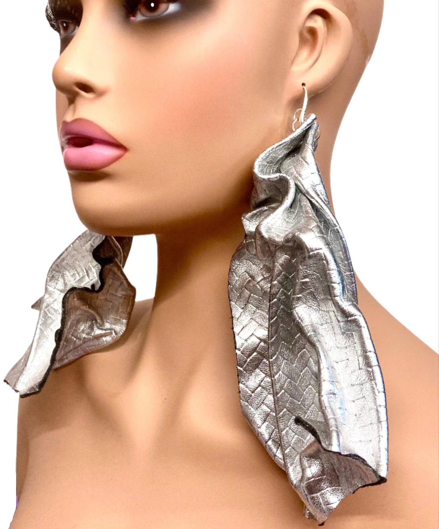 SILVER LEATHER FUTURO EARRINGS