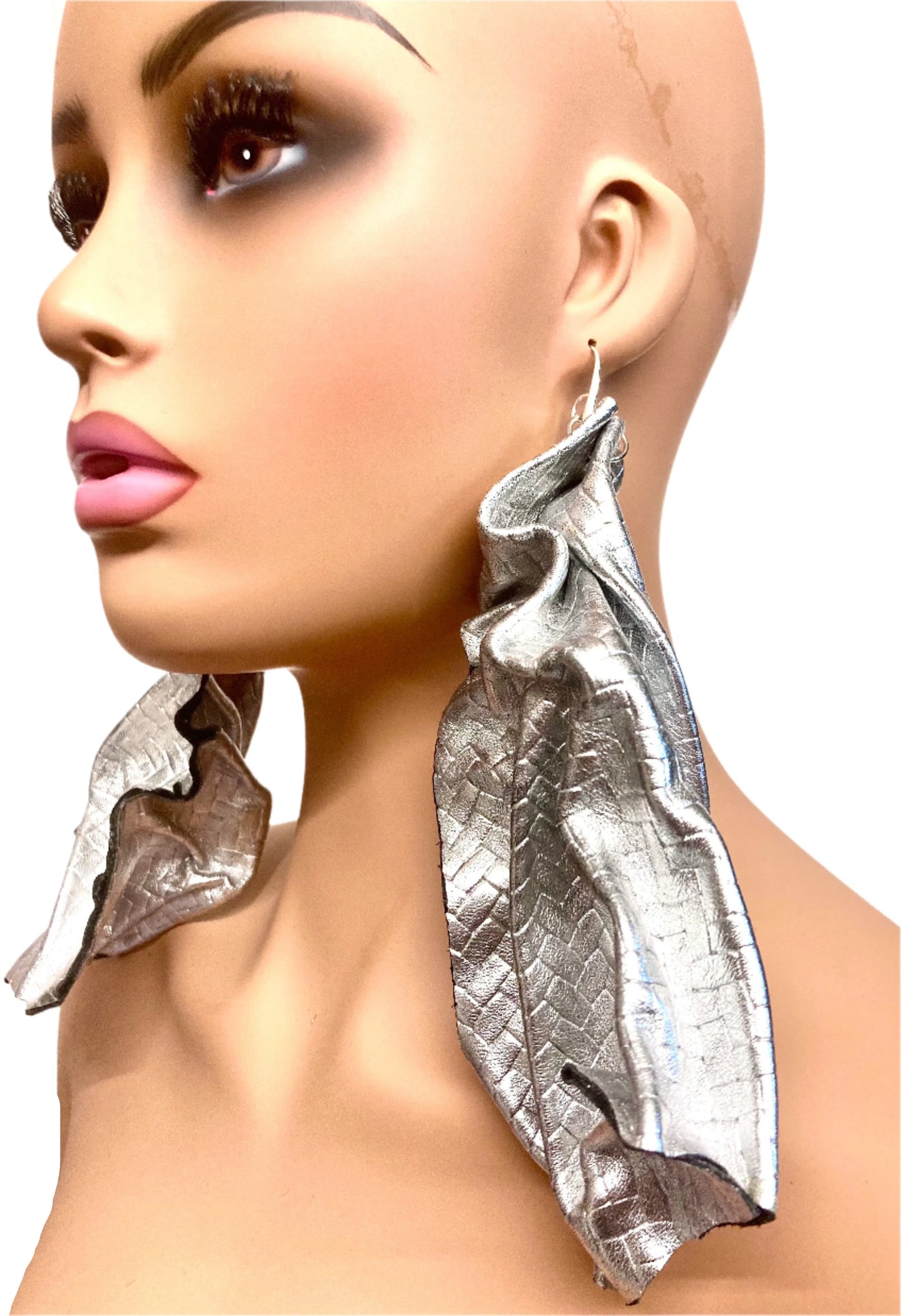 SILVER LEATHER FUTURO EARRINGS