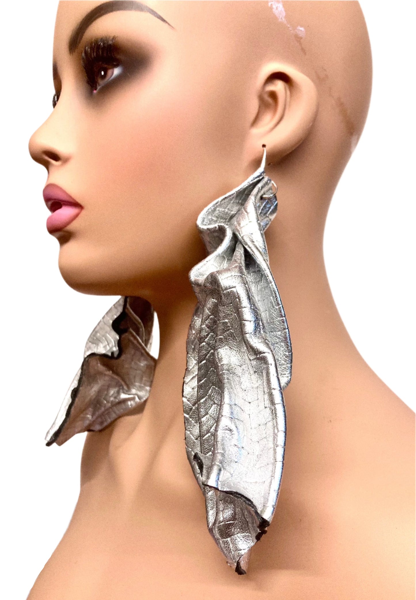 SILVER LEATHER FUTURO EARRINGS