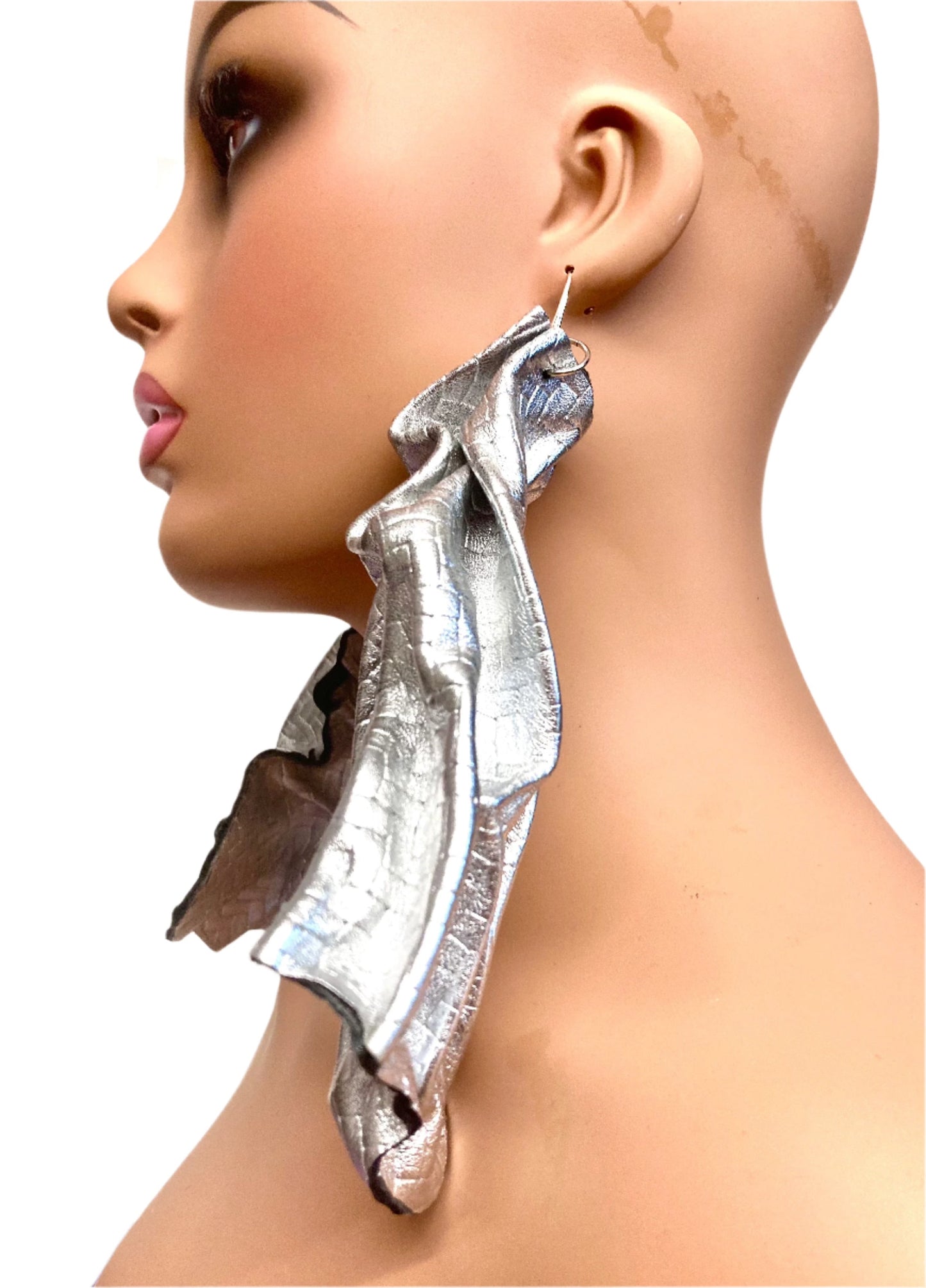 SILVER LEATHER FUTURO EARRINGS