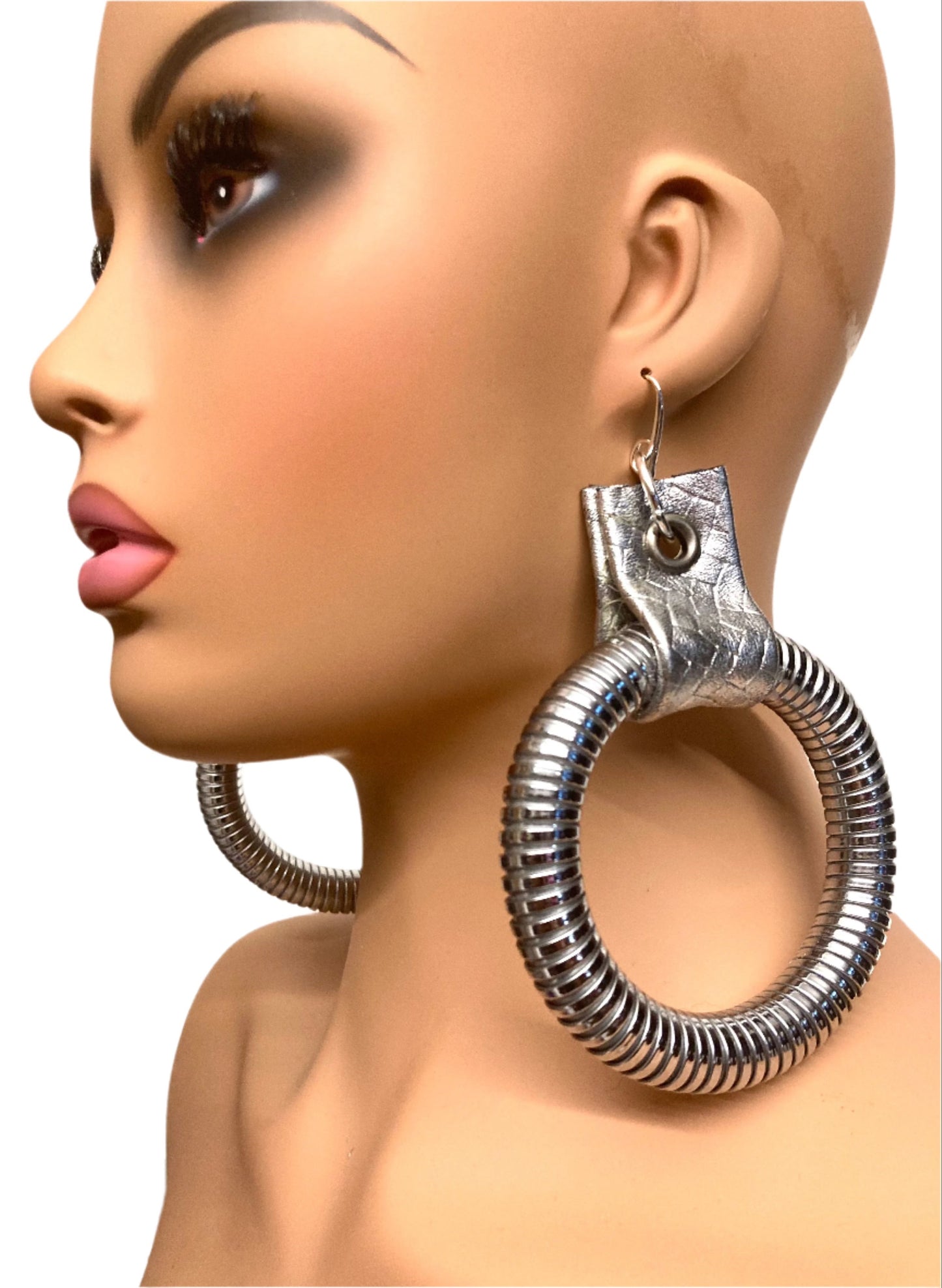 SILVER LEATHER METALICO EARRINGS