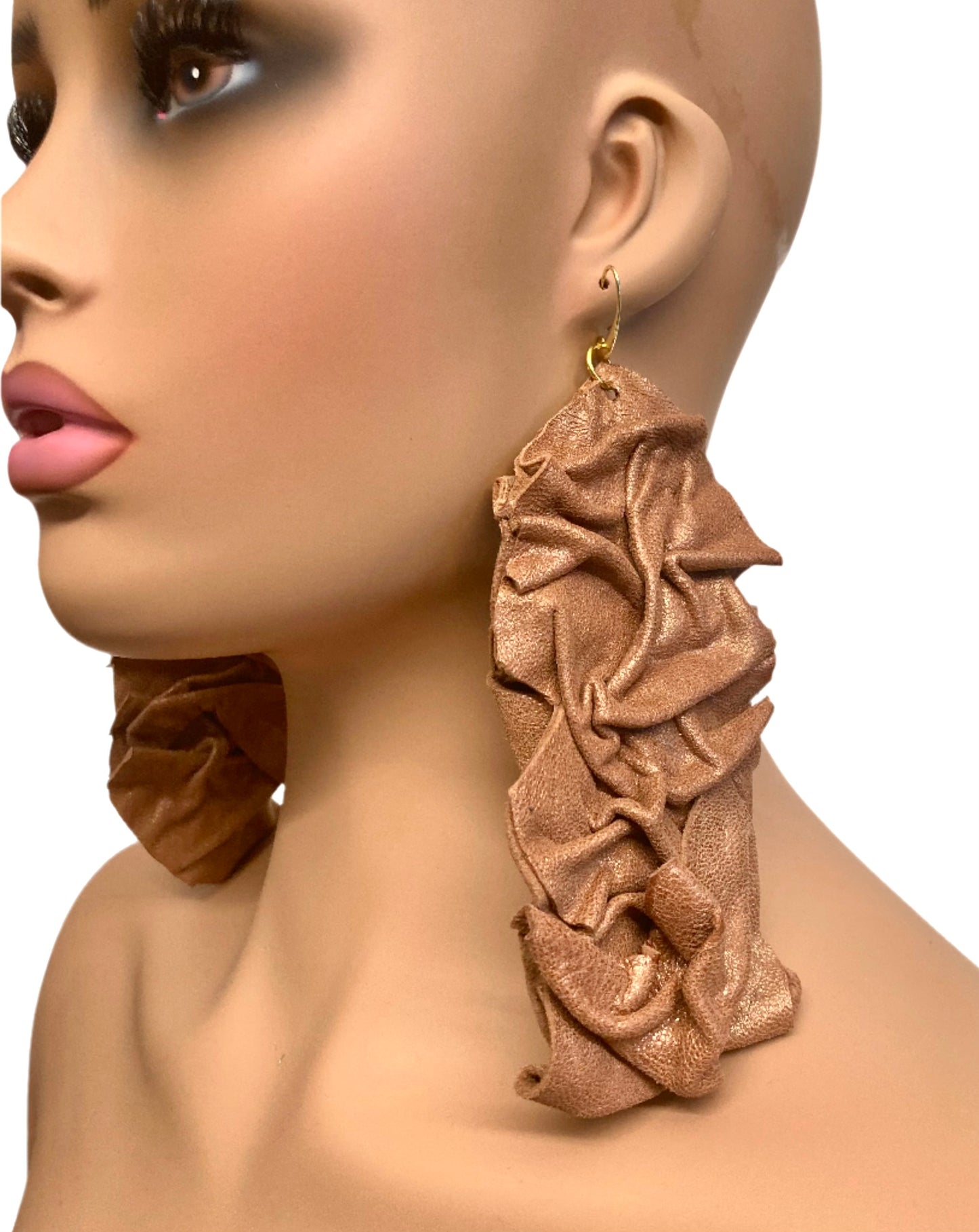 LEATHERR BROWN CRINKLET EARRINGS