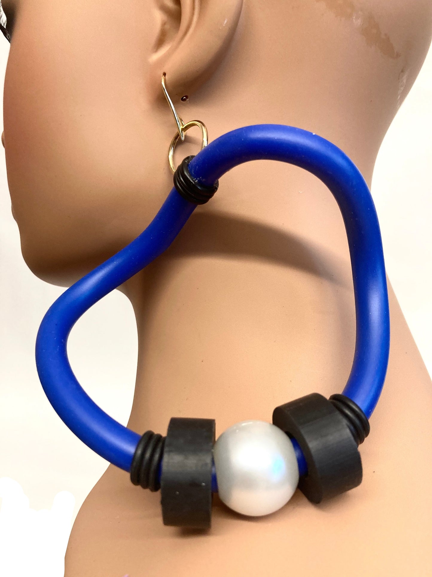 BLUE LATEX & PEARL GEOMETRIX EARRINGS