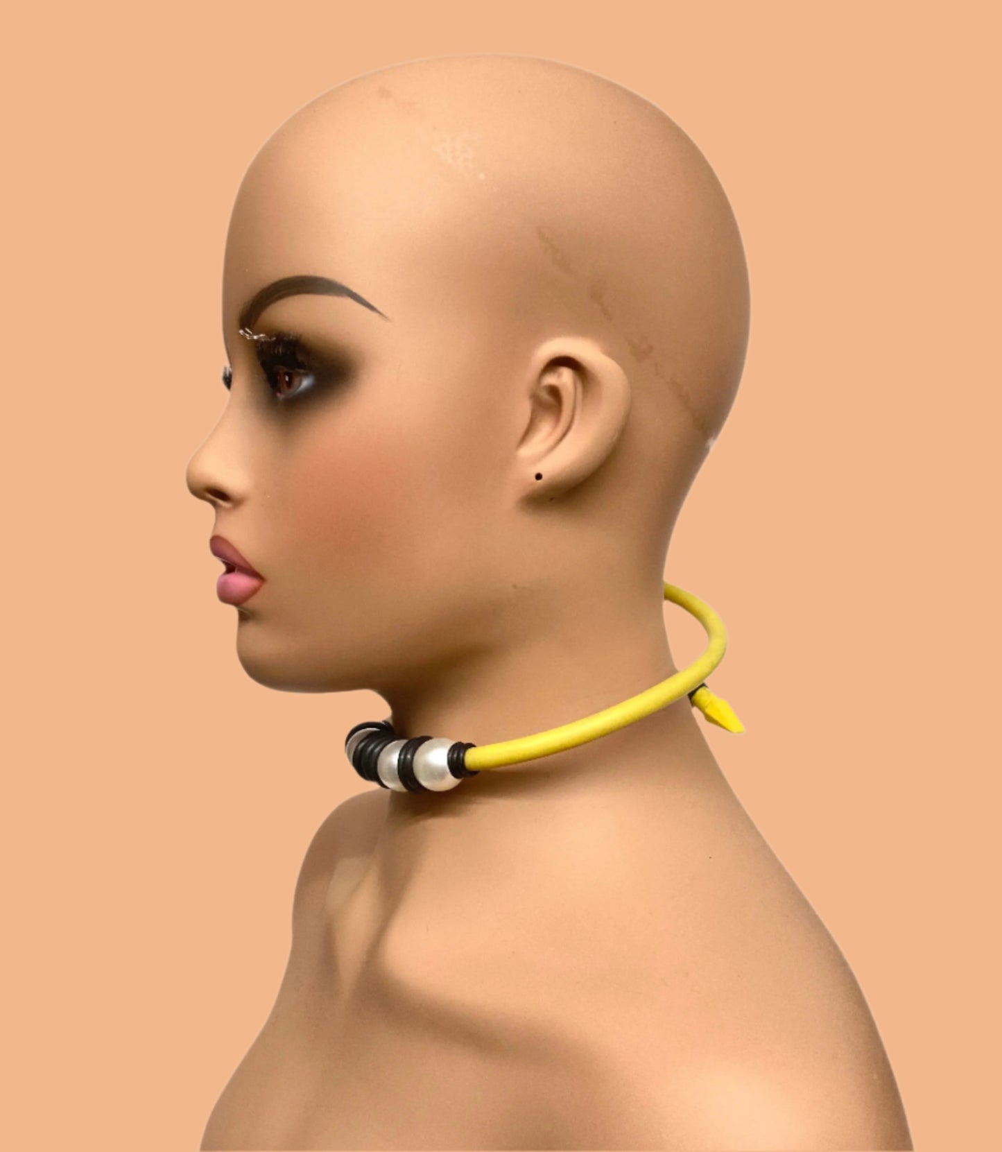 LATEX YELLO SNAKE CHOCKER