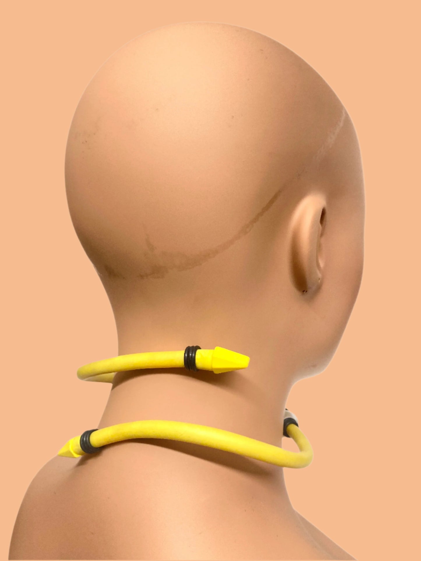 LATEX YELLO SNAKE CHOCKER