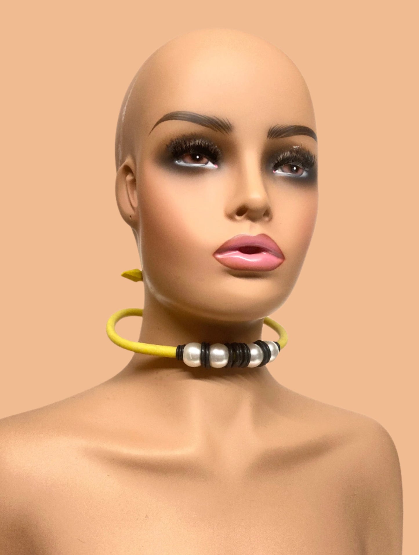 LATEX YELLO SNAKE CHOCKER