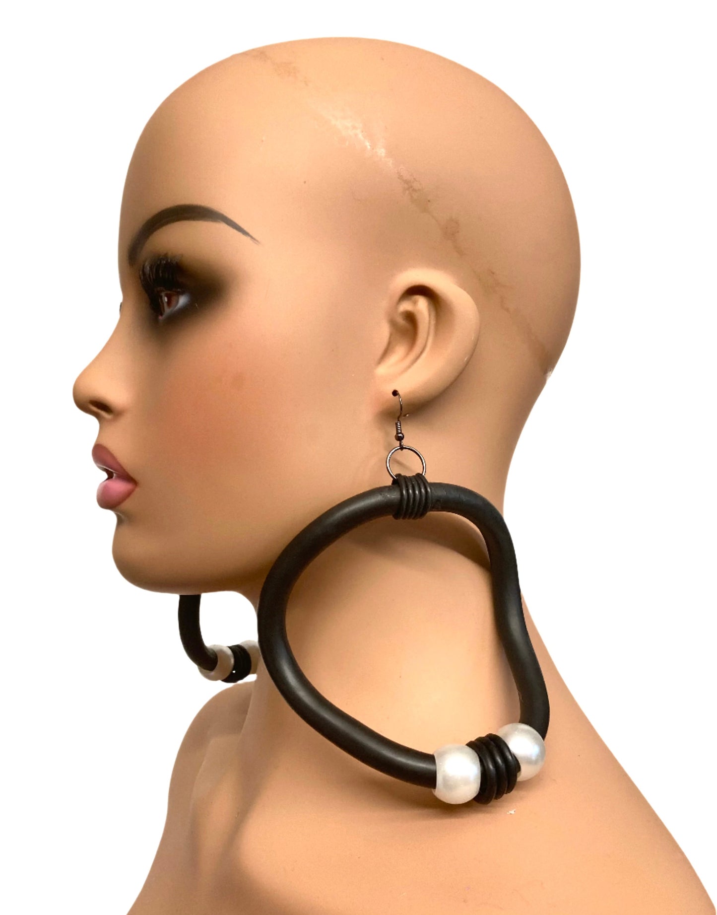 BLACK LATEX PEARL GEOMETRIX