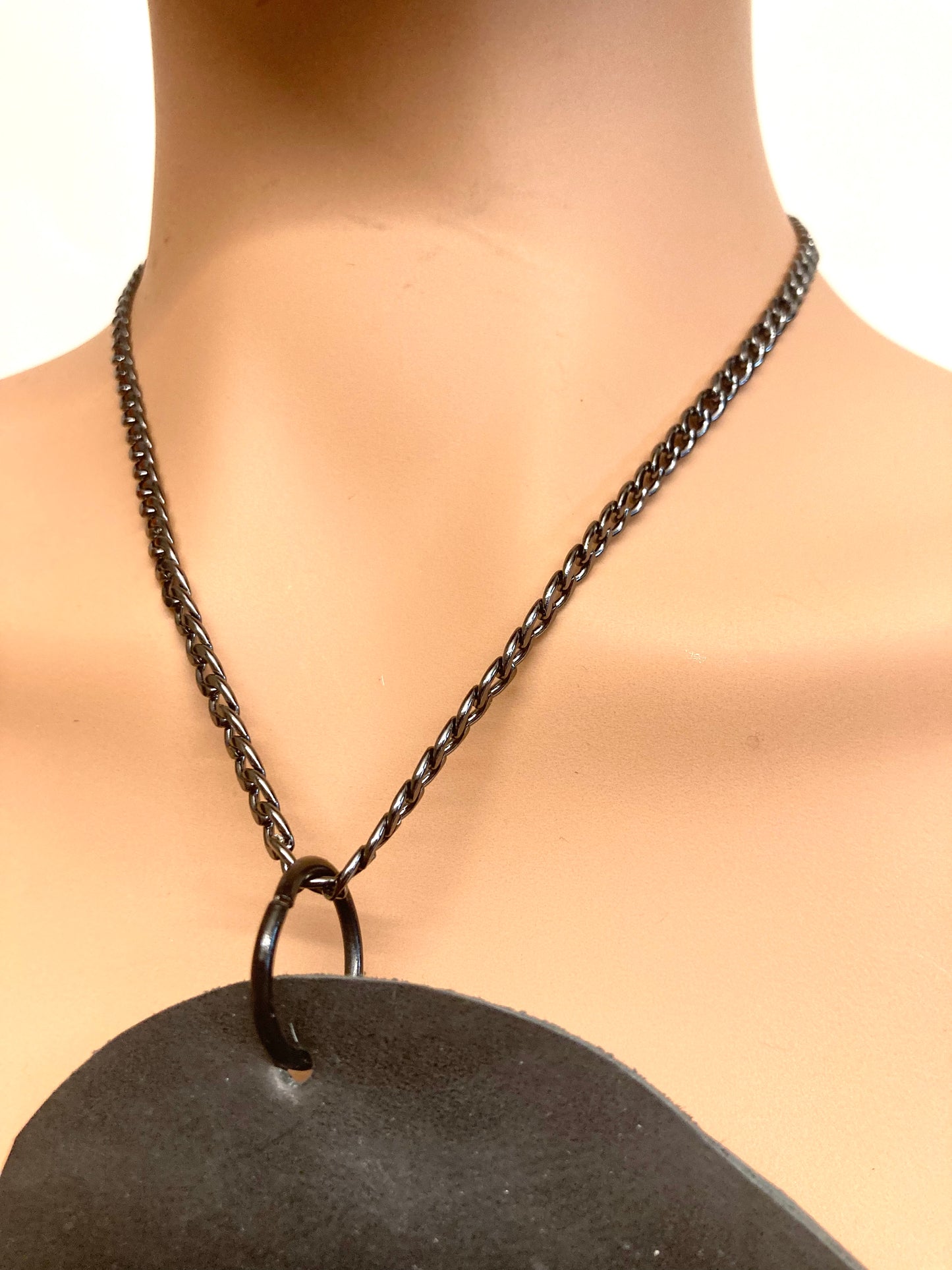 BLACK FLOWER LEATHER NECKLACE