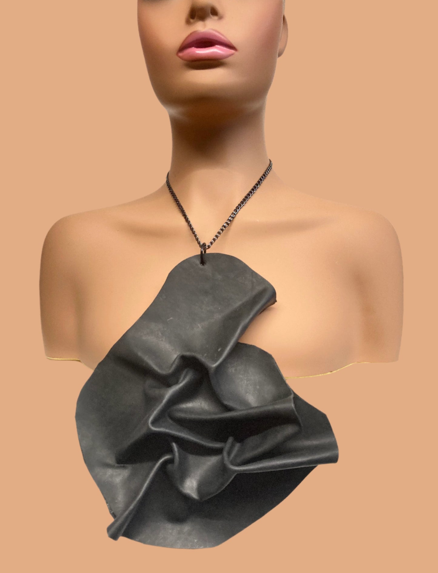 BLACK FLOWER LEATHER NECKLACE