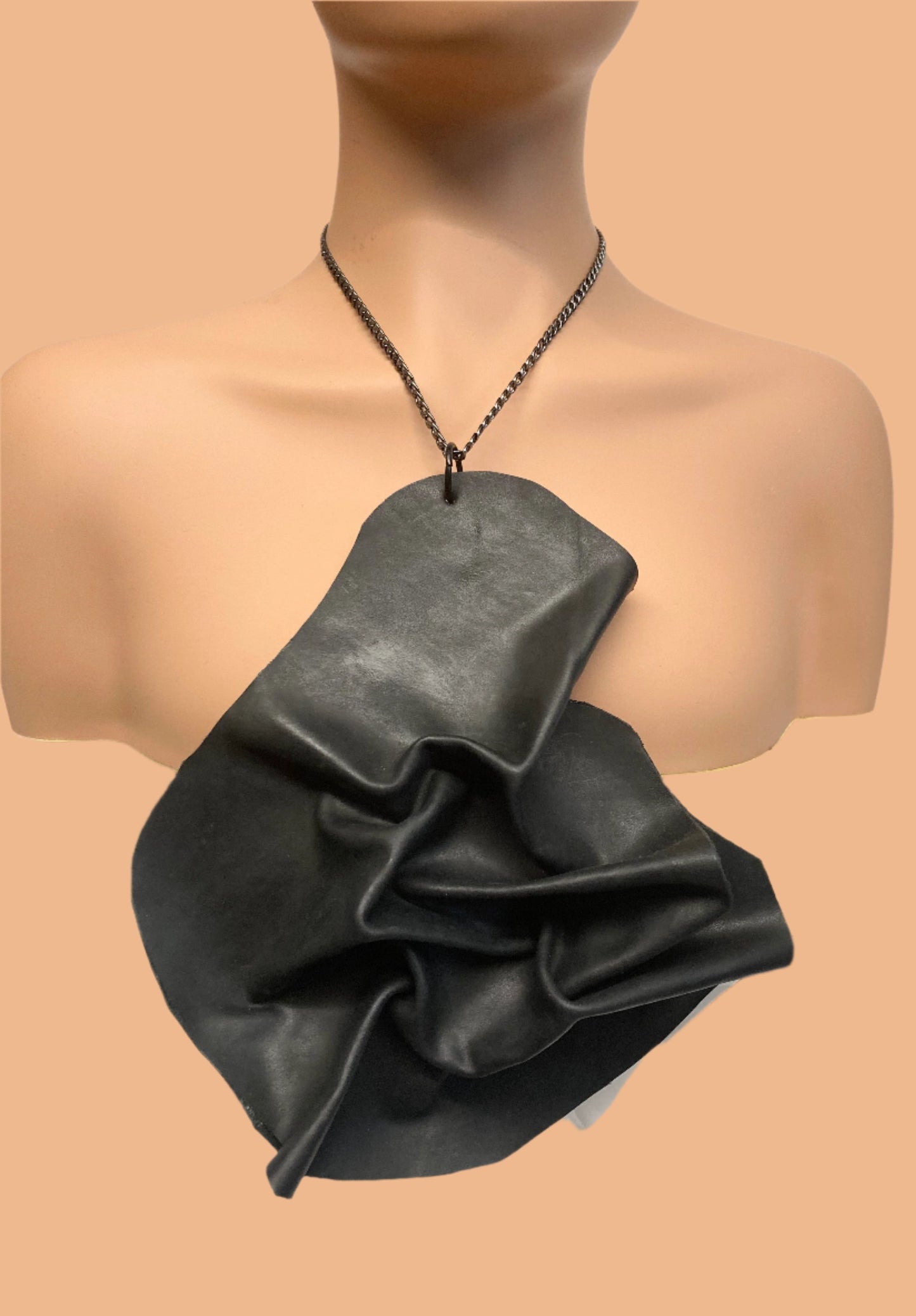 BLACK FLOWER LEATHER NECKLACE