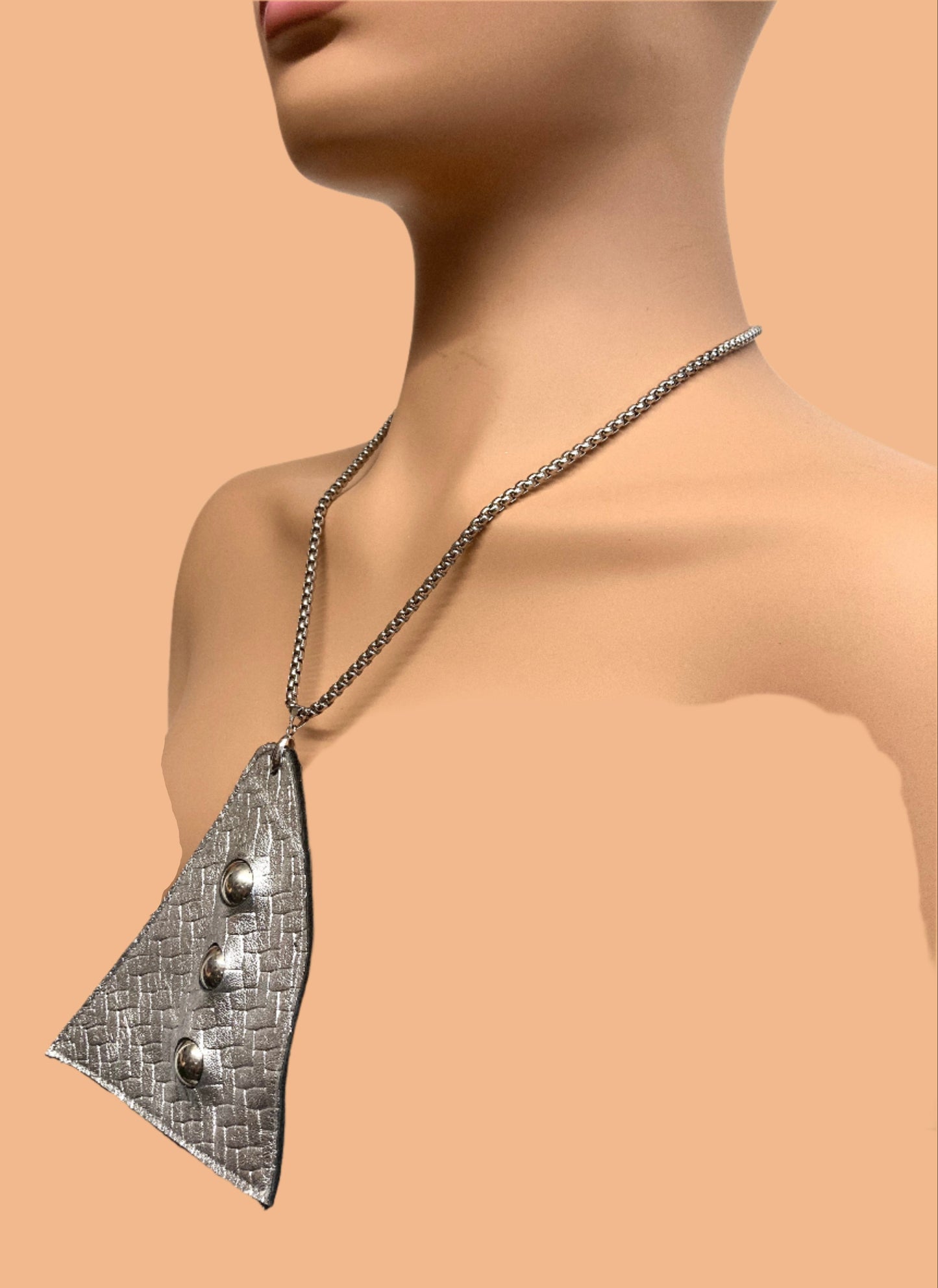 SILVA LEATHER UFO NECKLACE
