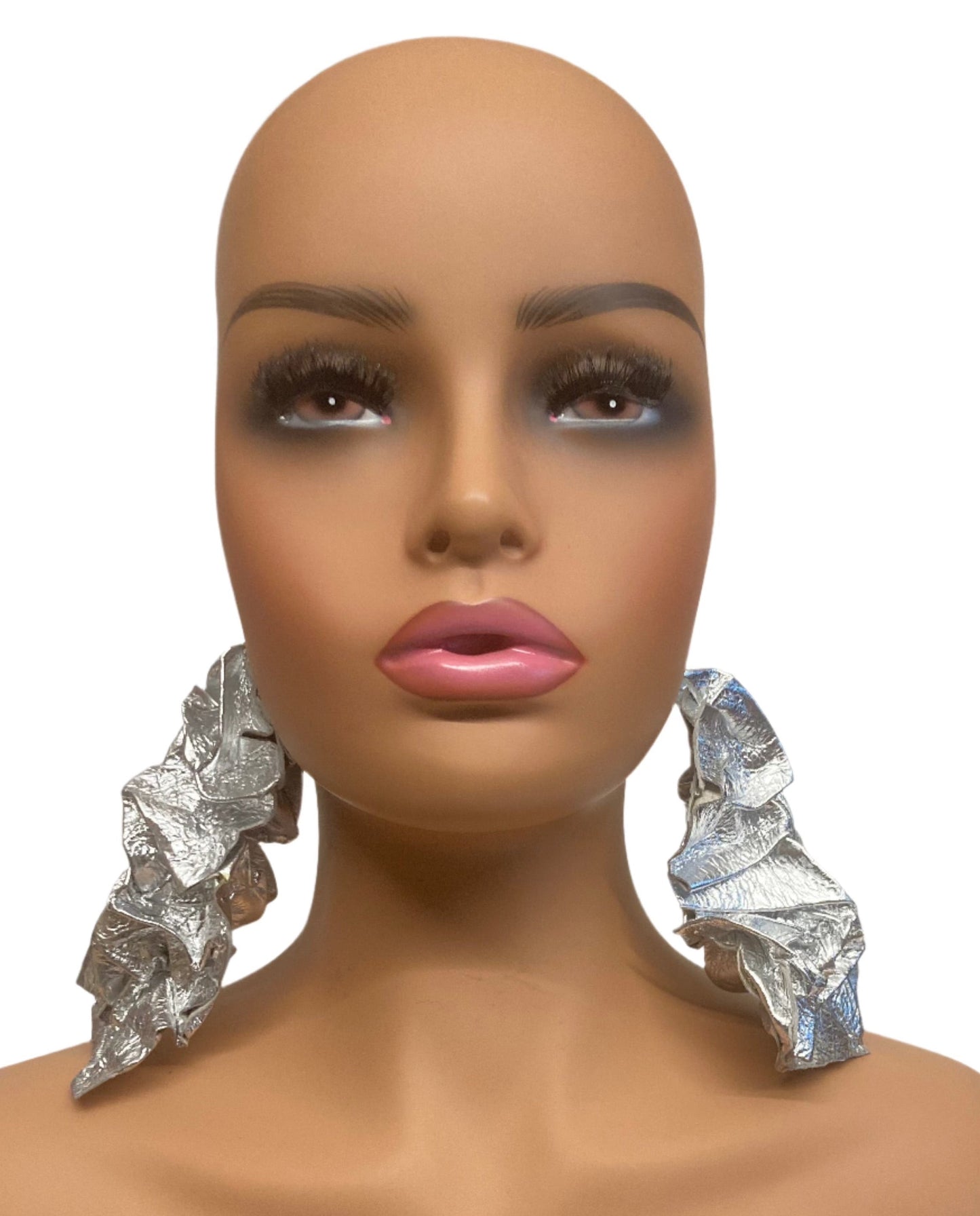 LEATHER SILVER KRINKLET EARRINGS