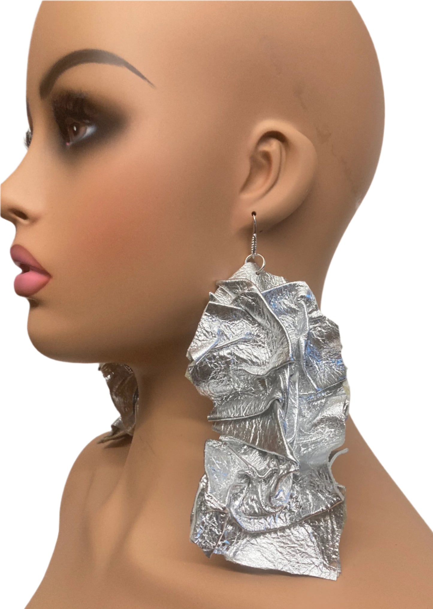 LEATHER SILVER KRINKLET EARRINGS