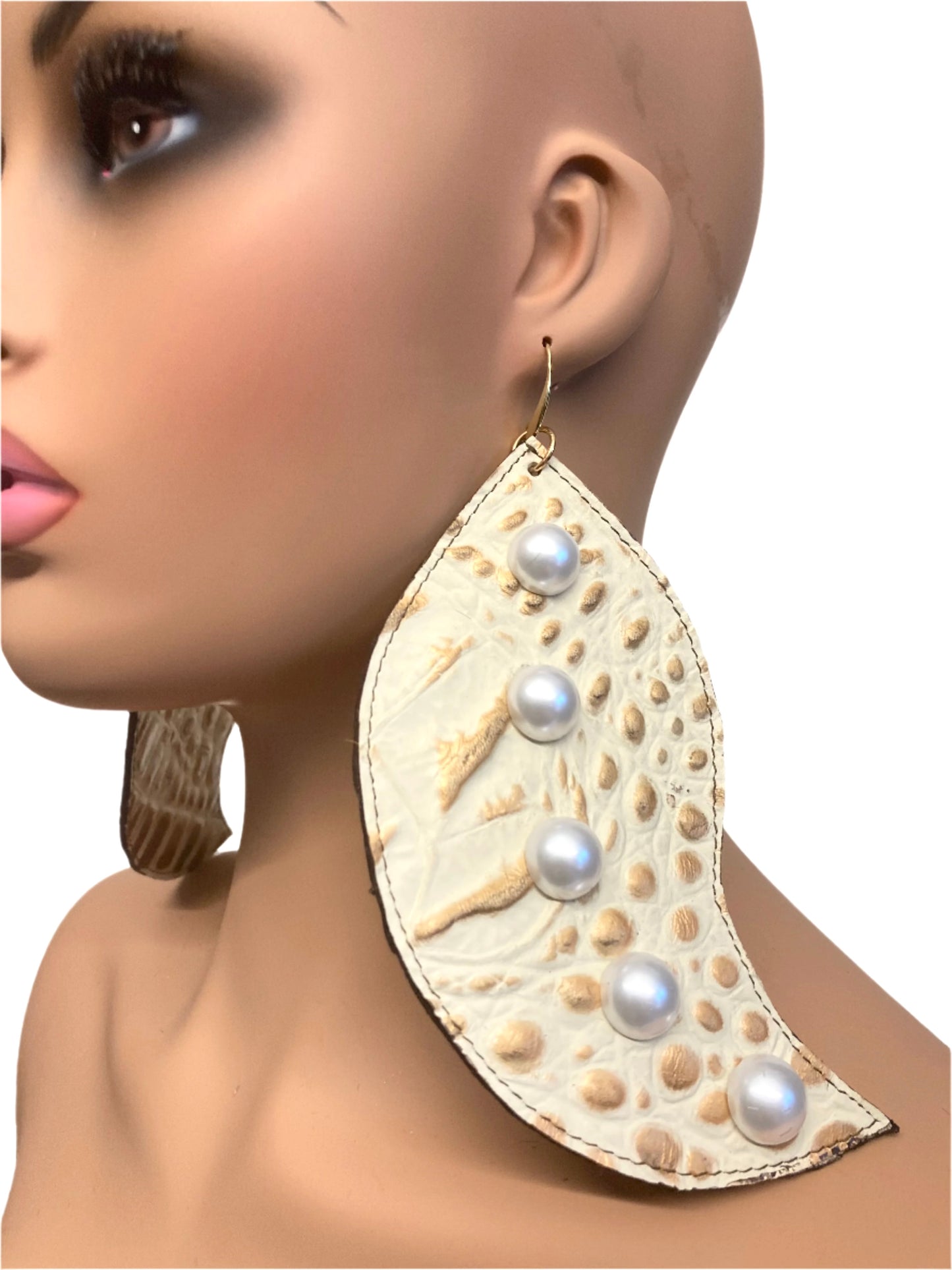 PEARL LEAVEX EARRING