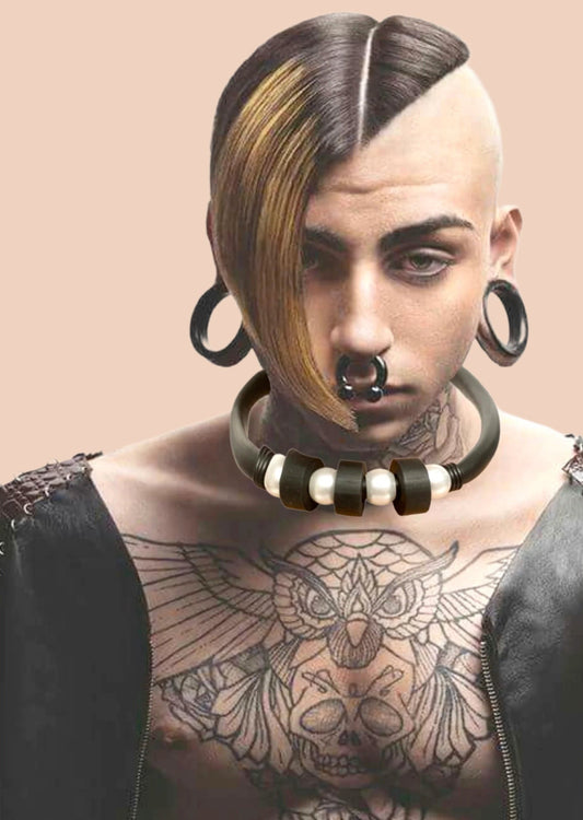 BLACK LATEX & PEARL CHOCKER