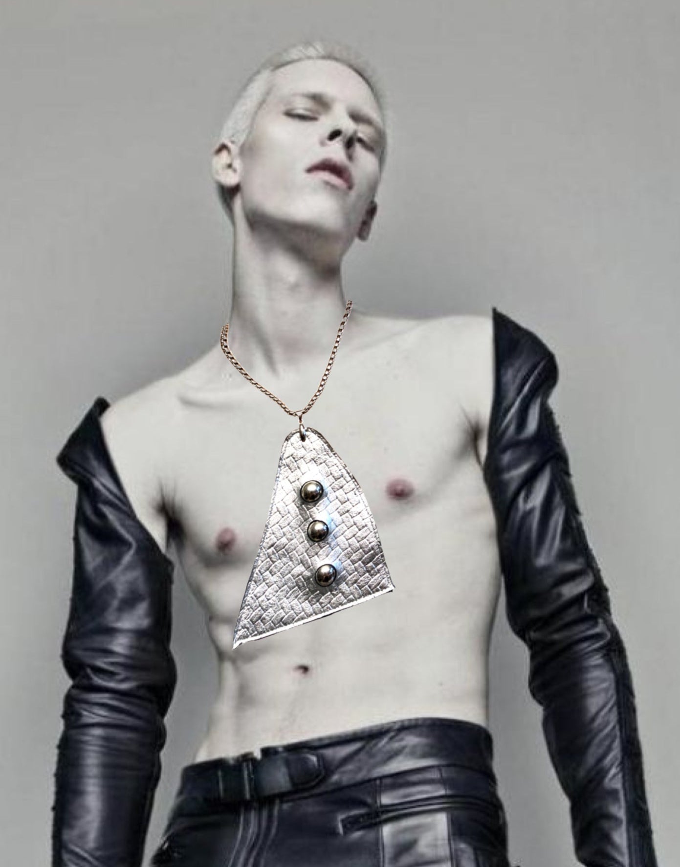 SILVA LEATHER UFO NECKLACE