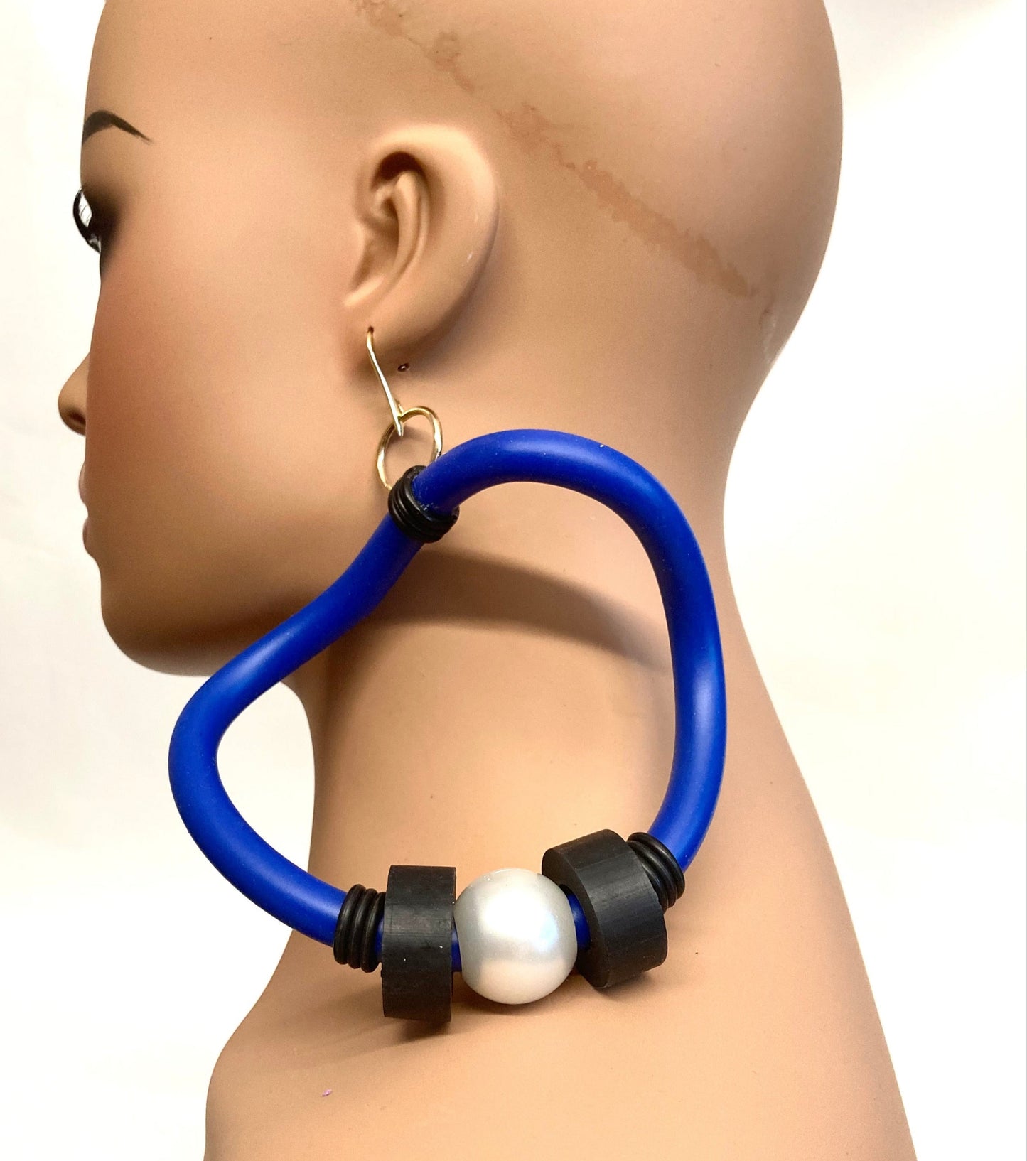 BLUE LATEX & PEARL GEOMETRIX EARRINGS