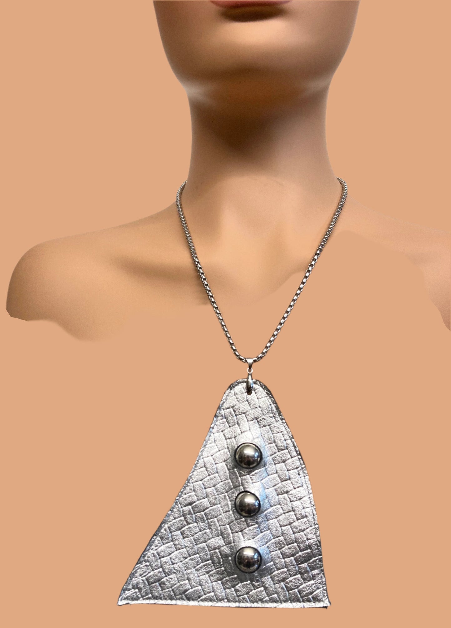 SILVA LEATHER UFO NECKLACE